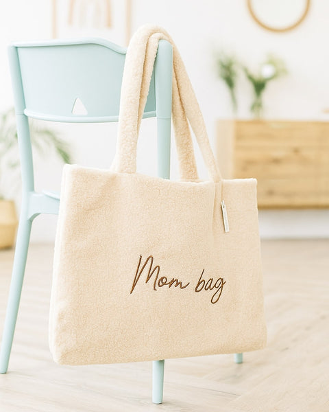 teddy tas met mom bag op geborduurd in bruine letters