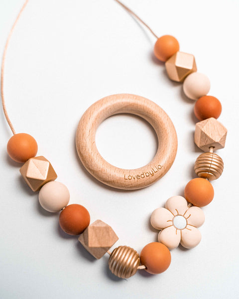 leuke borstvoedingsketting met houten ring van LovedbyLio.