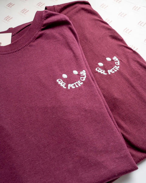 set van 2 burgundy tshirts met geborduurde "cool petie club"