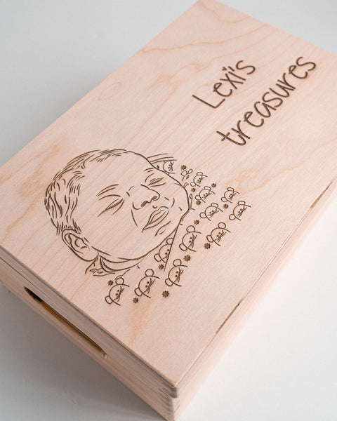 mini herinneringsdoos met lijntekening van baby gegraveerd