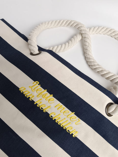 gepersonaliseerde strandtas met borduring voor de liefste meter in gele letters