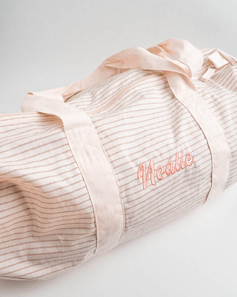 roze gestreepte logeertas met naam geborduurd