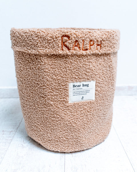 bruine opbergmand van Jollein met naam geborduurd