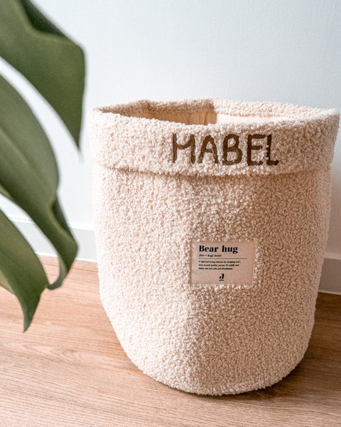 bouclé opbergmand met naam geborduurd