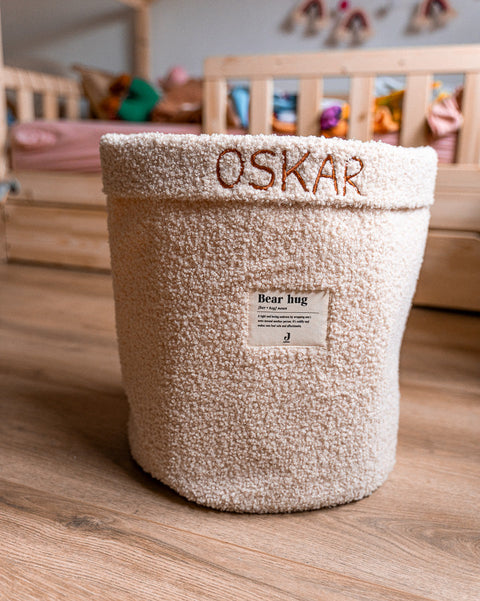 gepersonaliseerde opbergmand van het merk jollein met naam oskar geborduurd