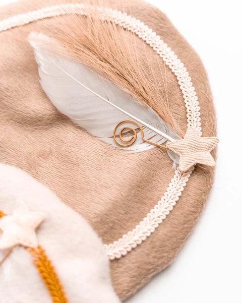 gepersonaliseerd pietenmutsje met leuke accesoires en naam geborduurd