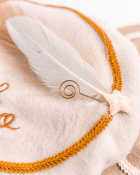 gepersonaliseerd pietenmutsje met leuke accesoires en naam geborduurd