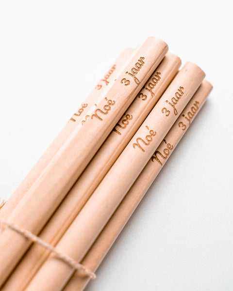 regenboogpotlood met naam gegraveerd