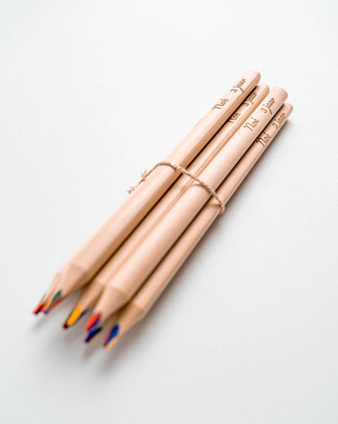 set van gegraveerde regenboogpotloden met naam en tekst