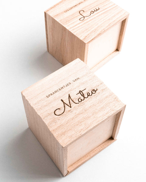houten spaarpotje met gravering