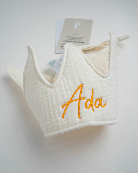 gepersonaliseerd verjaardagskroontje met de naam Ada geborduurd