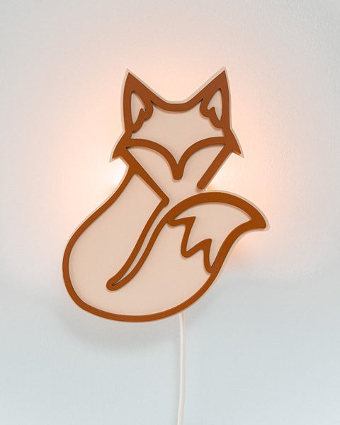 houten wandlamp in vorm van vosje voor in de kinderkamer