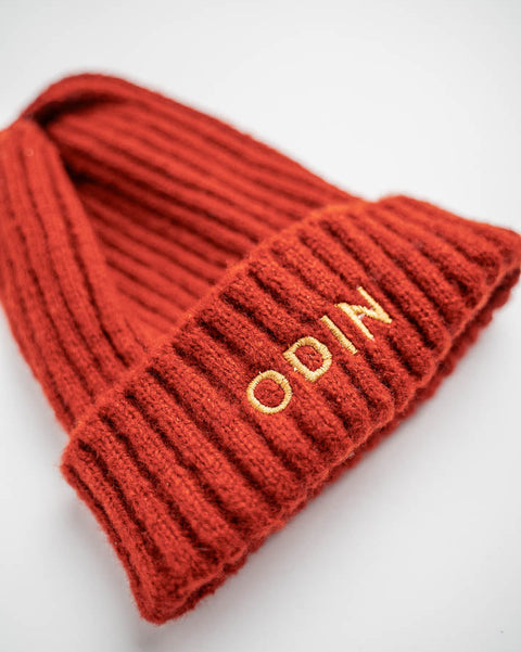 gepersonaliseerde wintermuts in kastanjekleur met naam geborduurd